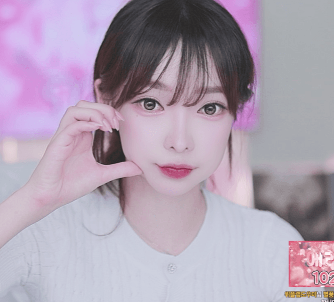 짜배라를 챠랑하는 애라 표정